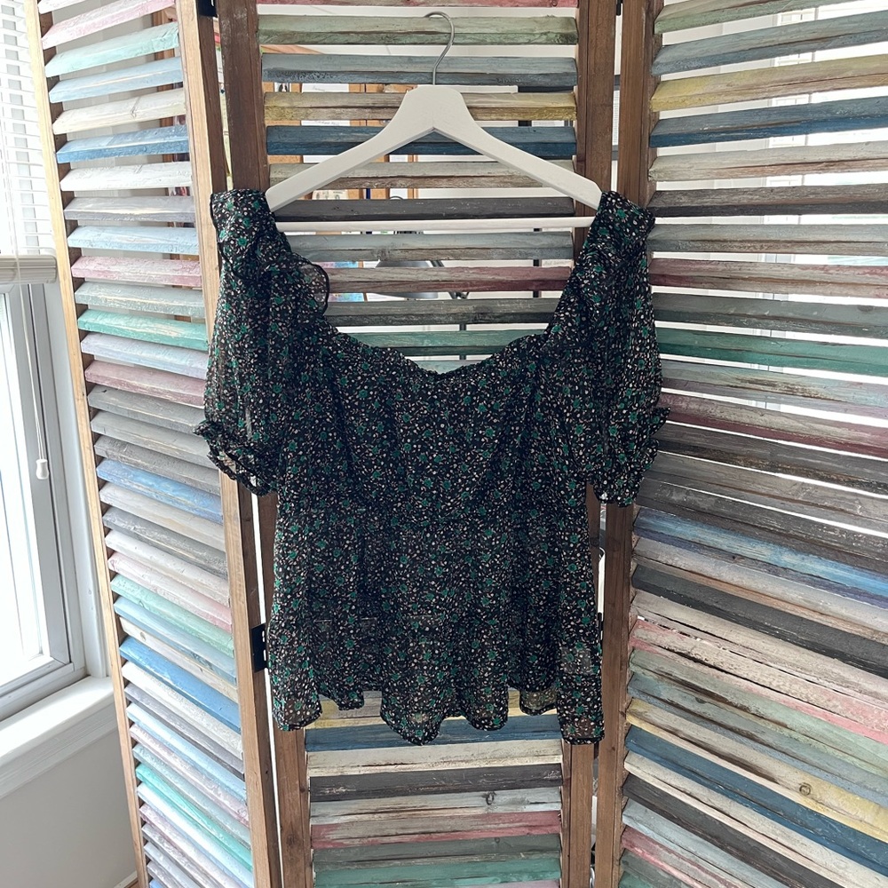 Francesca’s Tiered Green Blouse